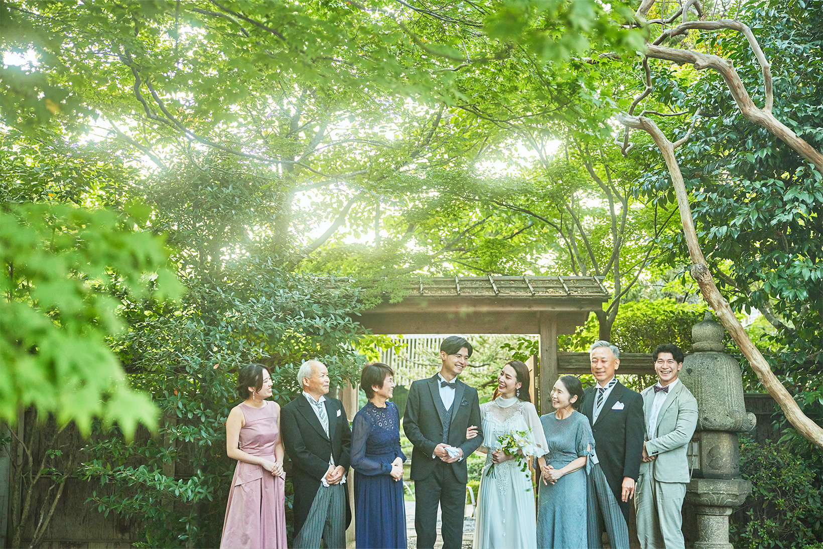 【平日限定：挙式フォトプラン】ご家族や親しい方に囲まれた結婚式を叶える （豪華特典付）